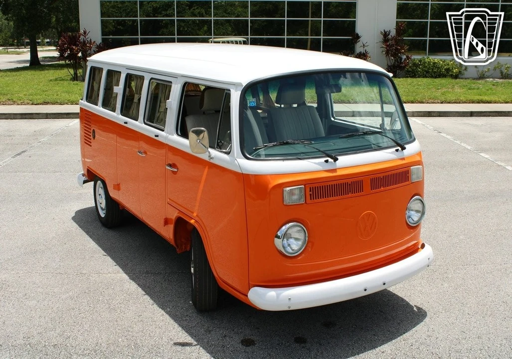 1994 Volkswagen Bay-Window Bus - Image 9 of 12
