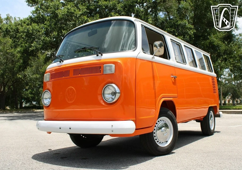 1994 Volkswagen Bay-Window Bus - Image 10 of 12