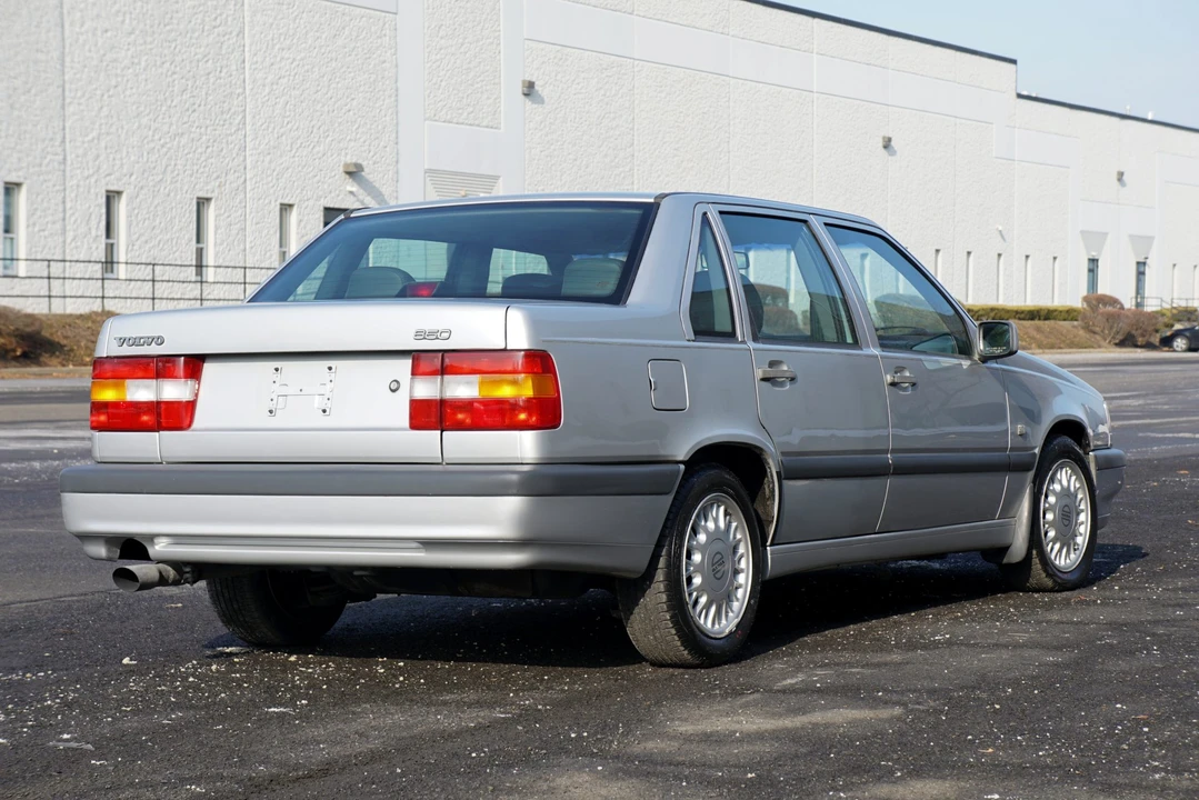 1994 Volvo 850 Turbo - Image 11 of 31