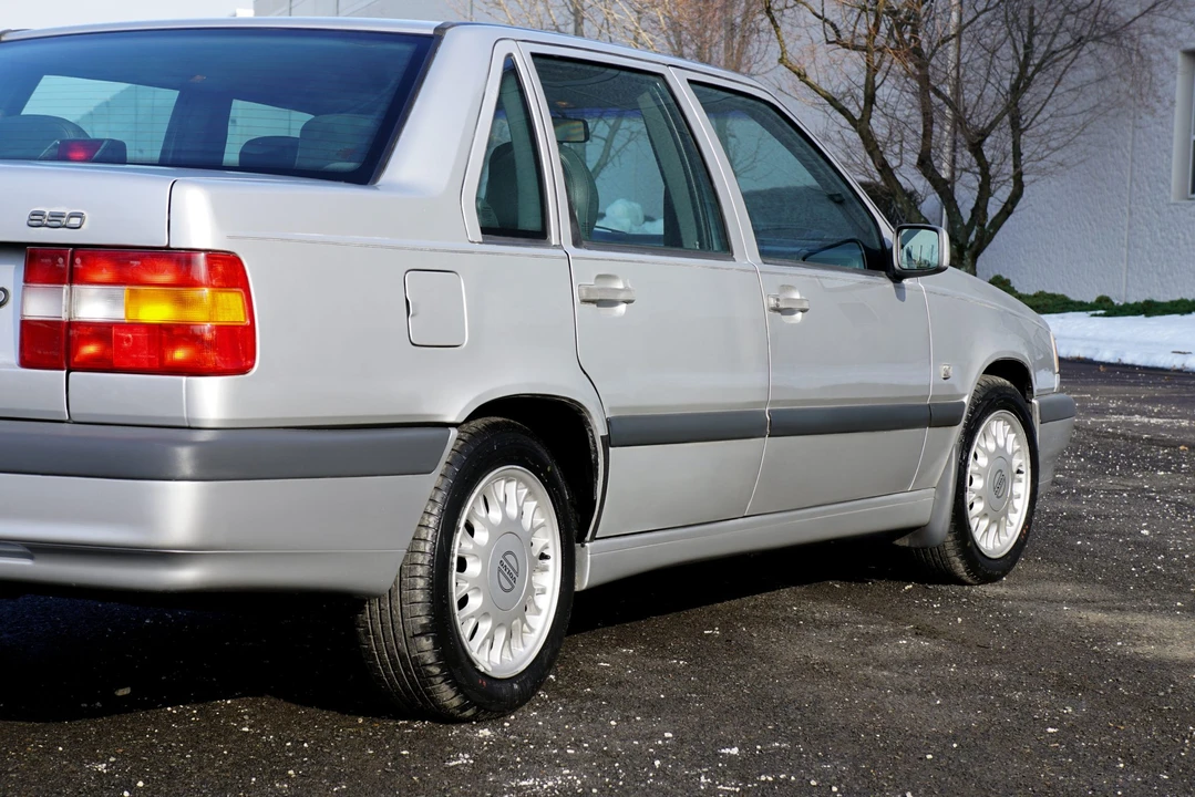 1994 Volvo 850 Turbo - Image 28 of 31
