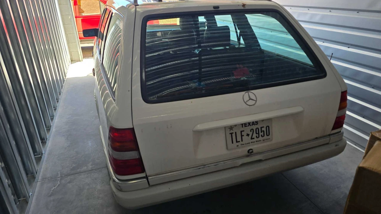 1994 Mercedes-Benz W124 E-Class - Image 2 of 13