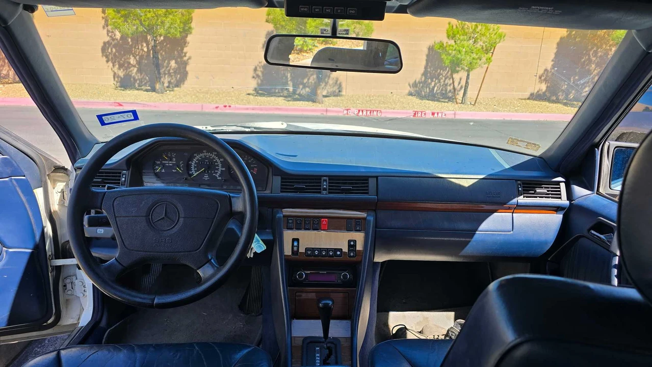 1994 Mercedes-Benz W124 E-Class - Image 10 of 13