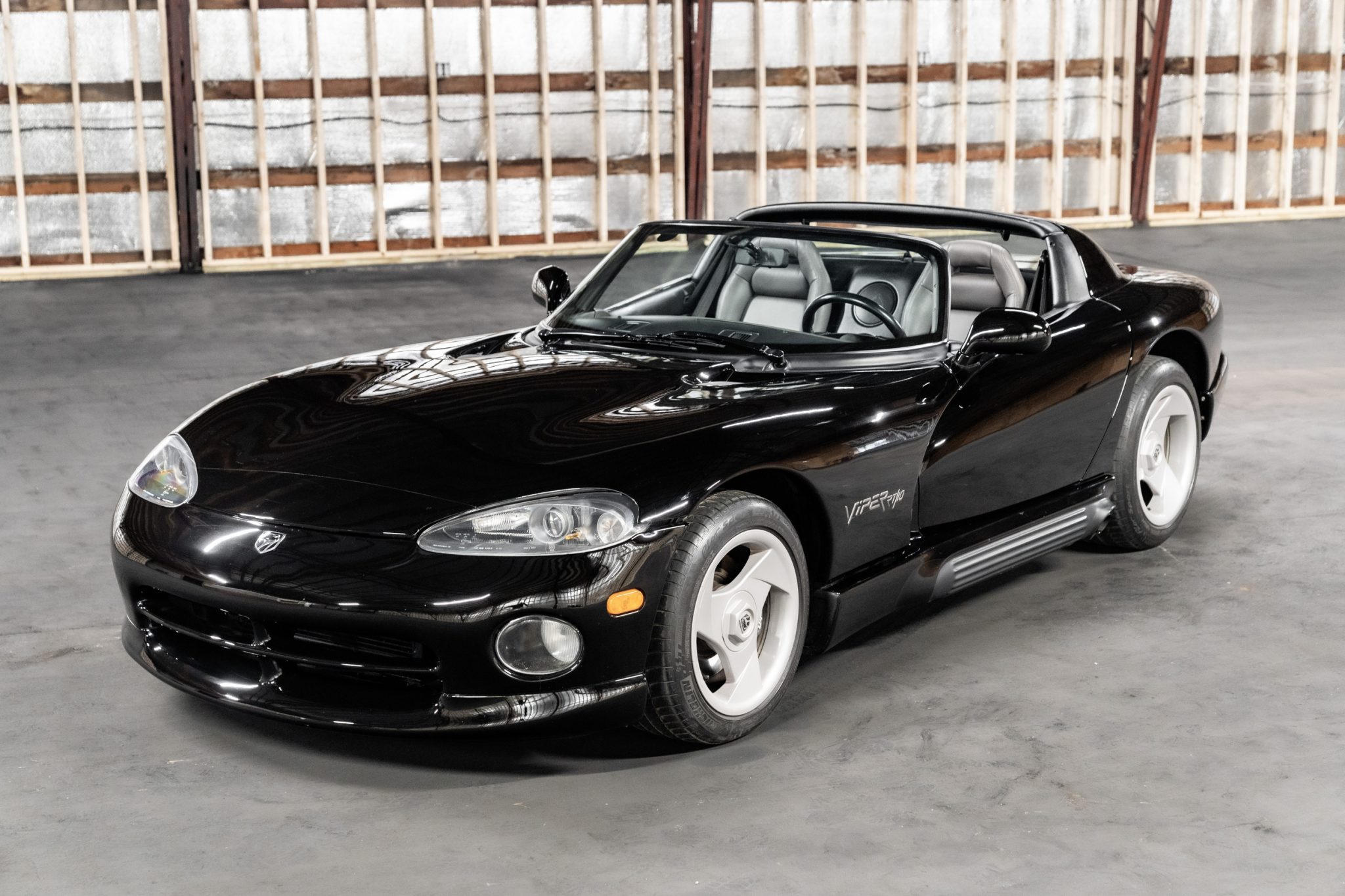 17k-Mile 1994 Dodge Viper RT/10