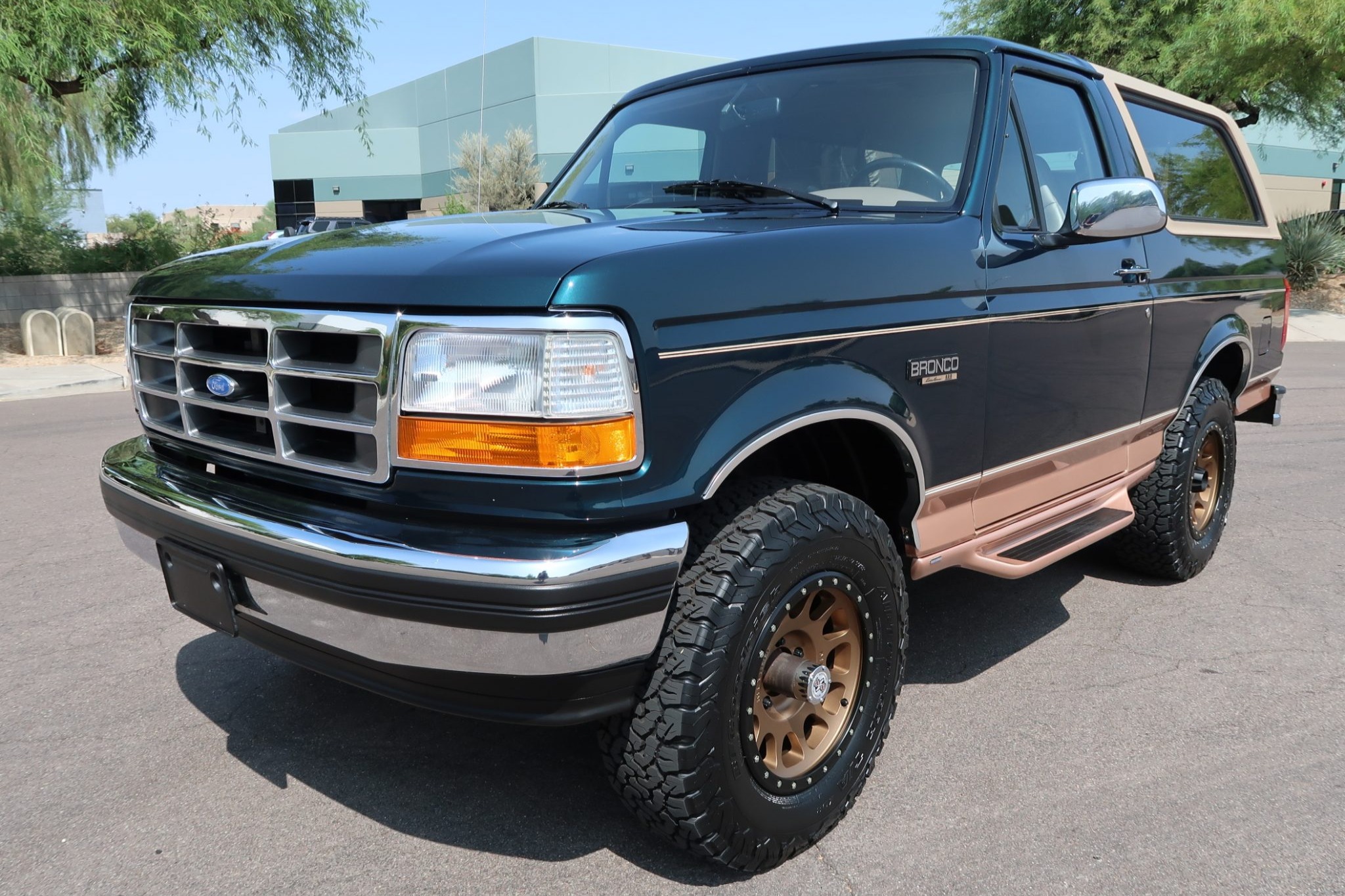 12k-Mile 1994 Ford Bronco Eddie Bauer 4×4