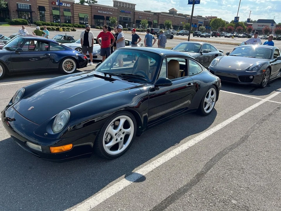 1995 Porsche 993 Carrera 4 - Image 8 of 24
