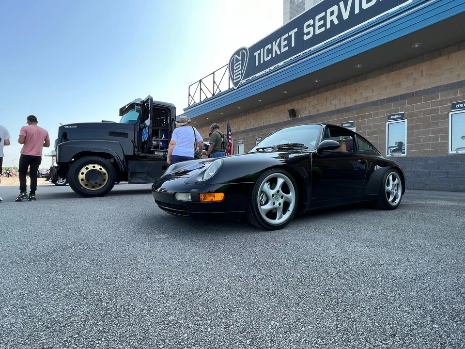 1995 Porsche 993 Carrera 4 - Image 13 of 24