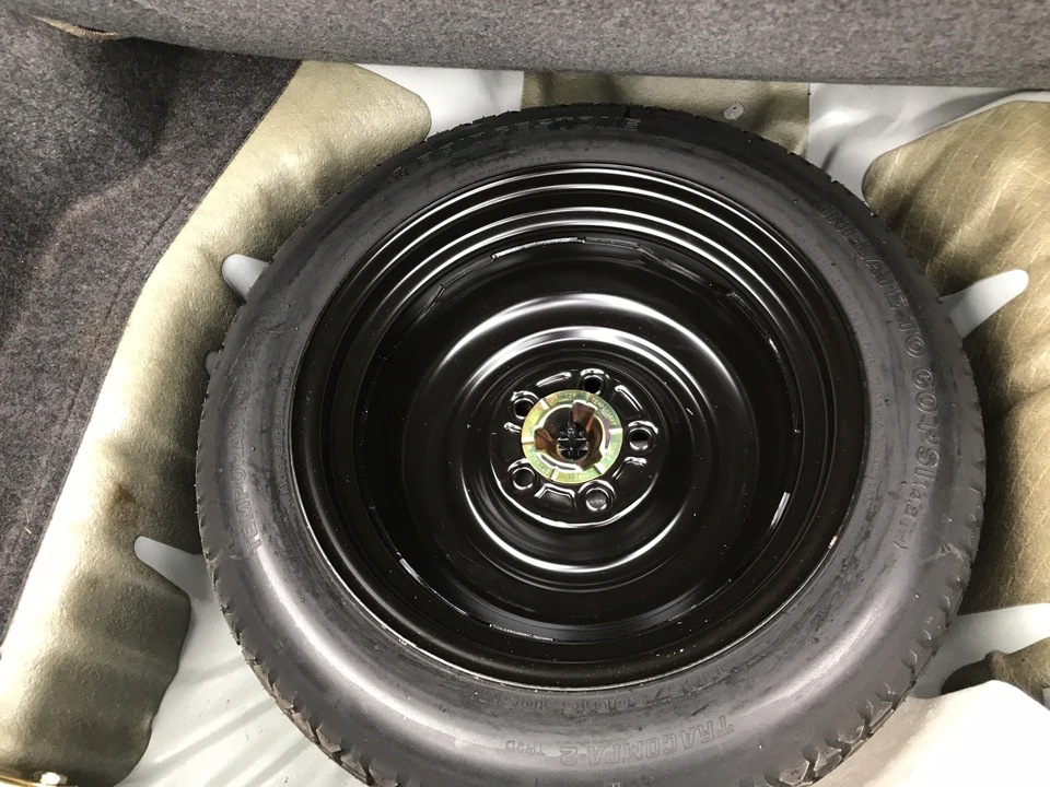 1995 Acura Legend 2nd Gen - Image 19 of 31
