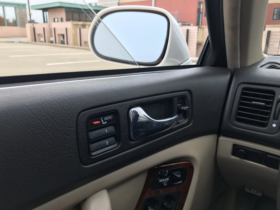 1995 Acura Legend 2nd Gen - Image 25 of 31