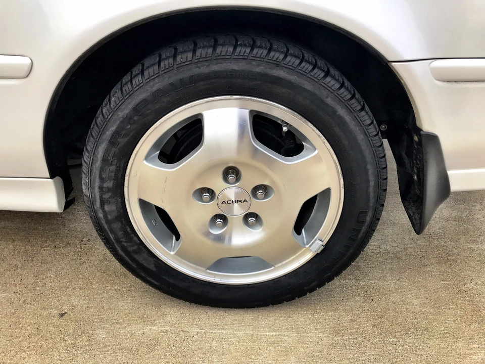 1995 Acura Legend 2nd Gen - Image 13 of 31