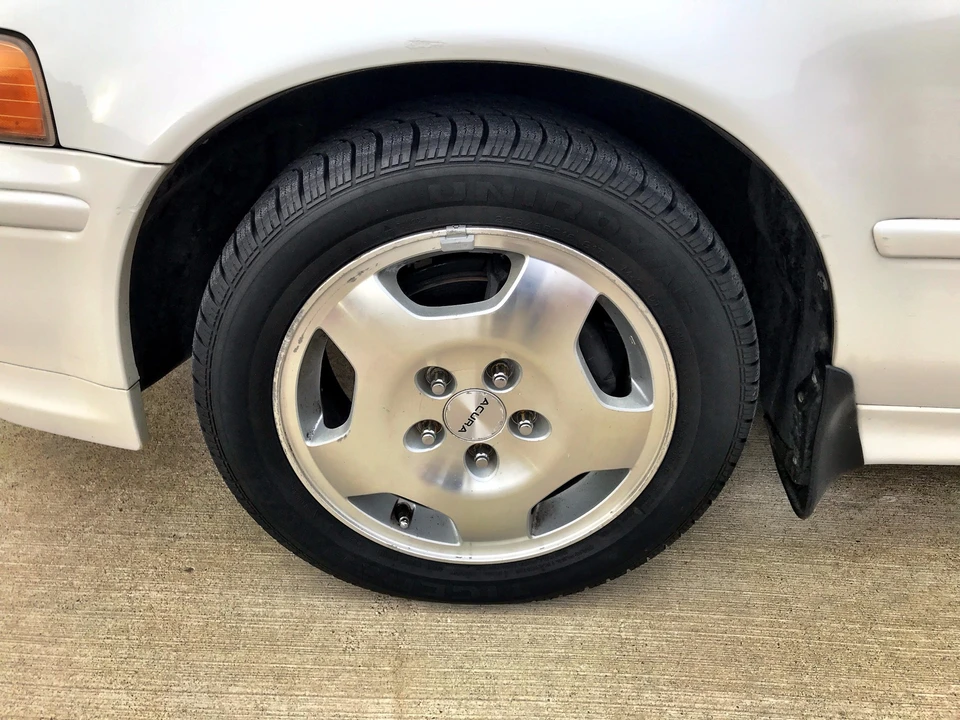 1995 Acura Legend 2nd Gen - Image 16 of 31