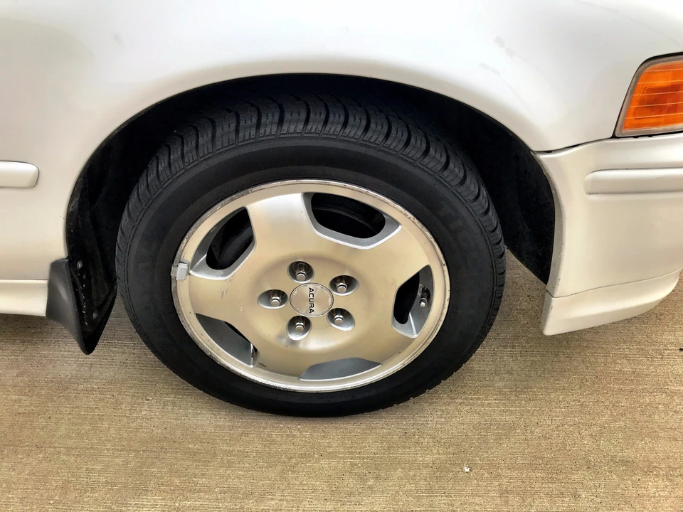 1995 Acura Legend 2nd Gen - Image 15 of 31