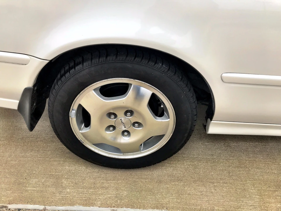 1995 Acura Legend 2nd Gen - Image 14 of 31