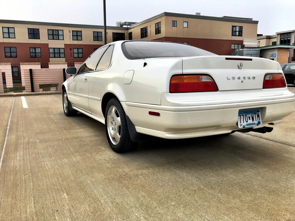 1995 Acura Legend 2nd Gen - Image 4 of 31