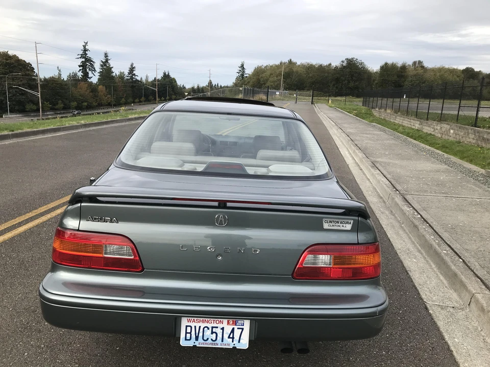 1995 Acura Legend 2nd Gen - Image 19 of 31