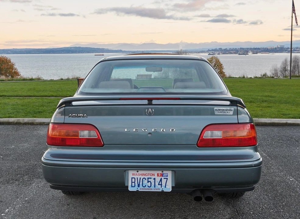 1995 Acura Legend 2nd Gen - Image 17 of 31