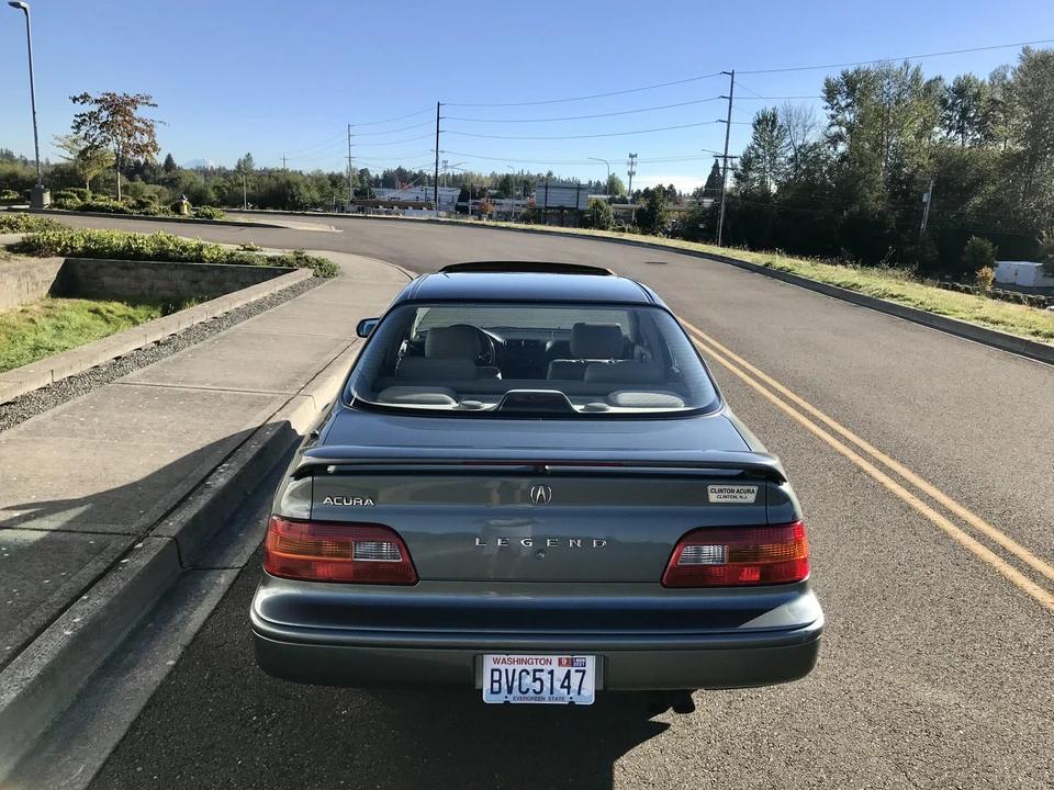 1995 Acura Legend 2nd Gen - Image 15 of 31