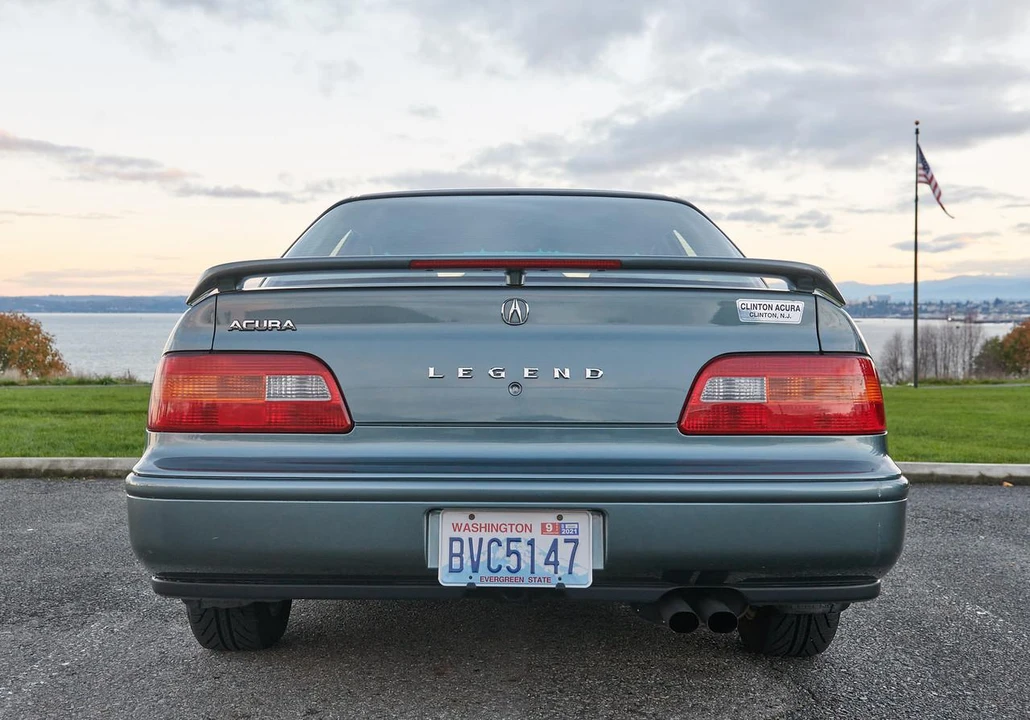1995 Acura Legend 2nd Gen - Image 4 of 31