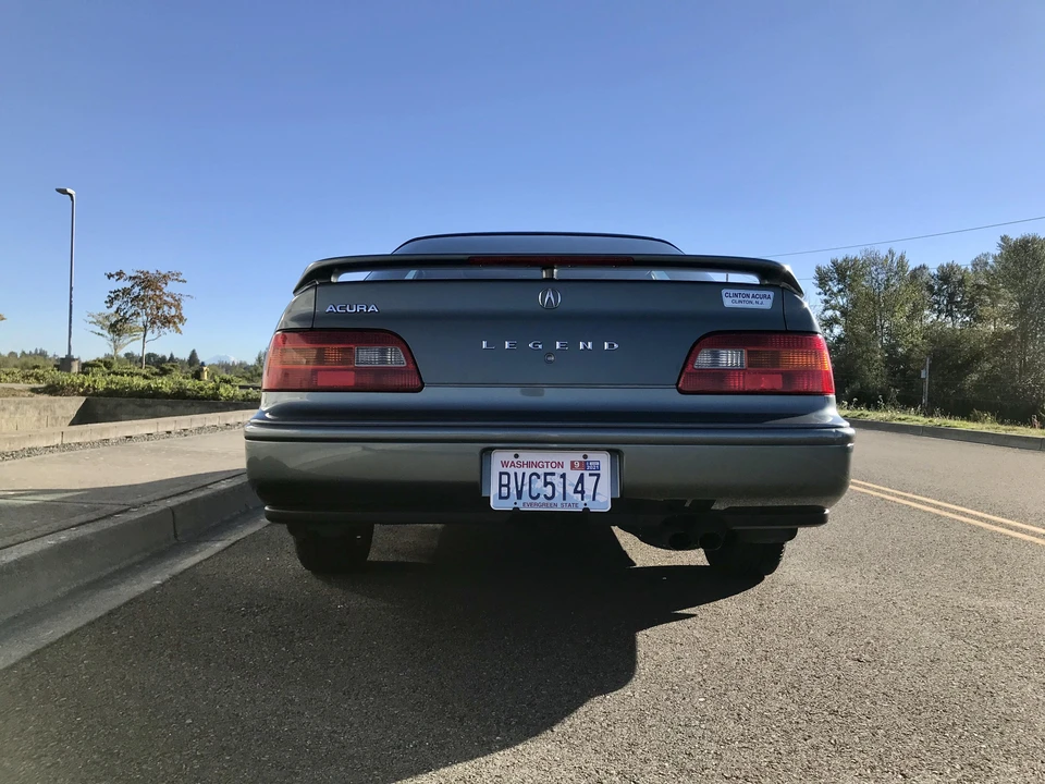 1995 Acura Legend 2nd Gen - Image 16 of 31