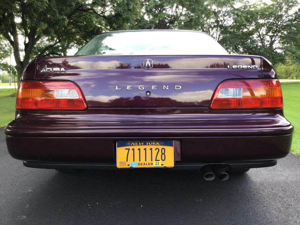 1995 Acura Legend 2nd Gen - Image 17 of 31