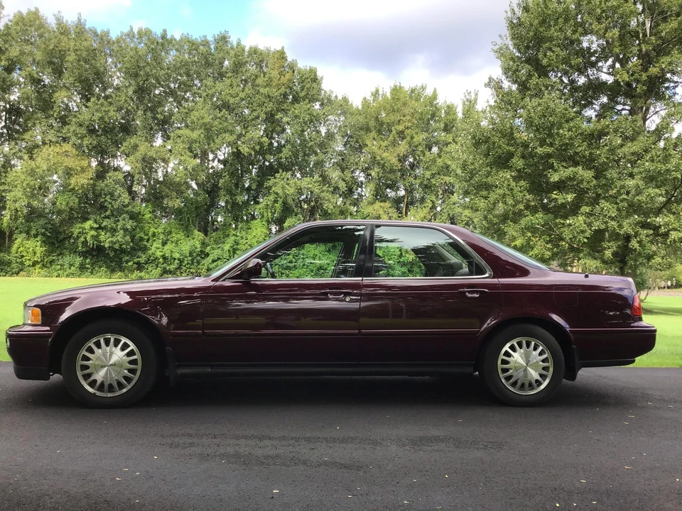 1995 Acura Legend 2nd Gen - Image 15 of 31