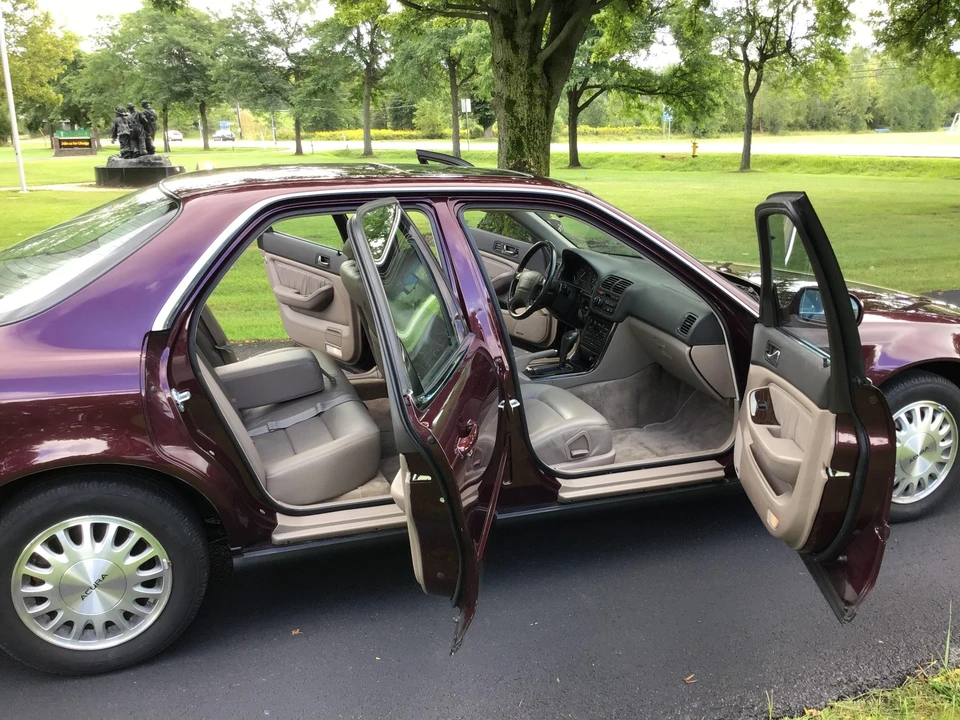 1995 Acura Legend 2nd Gen - Image 25 of 31