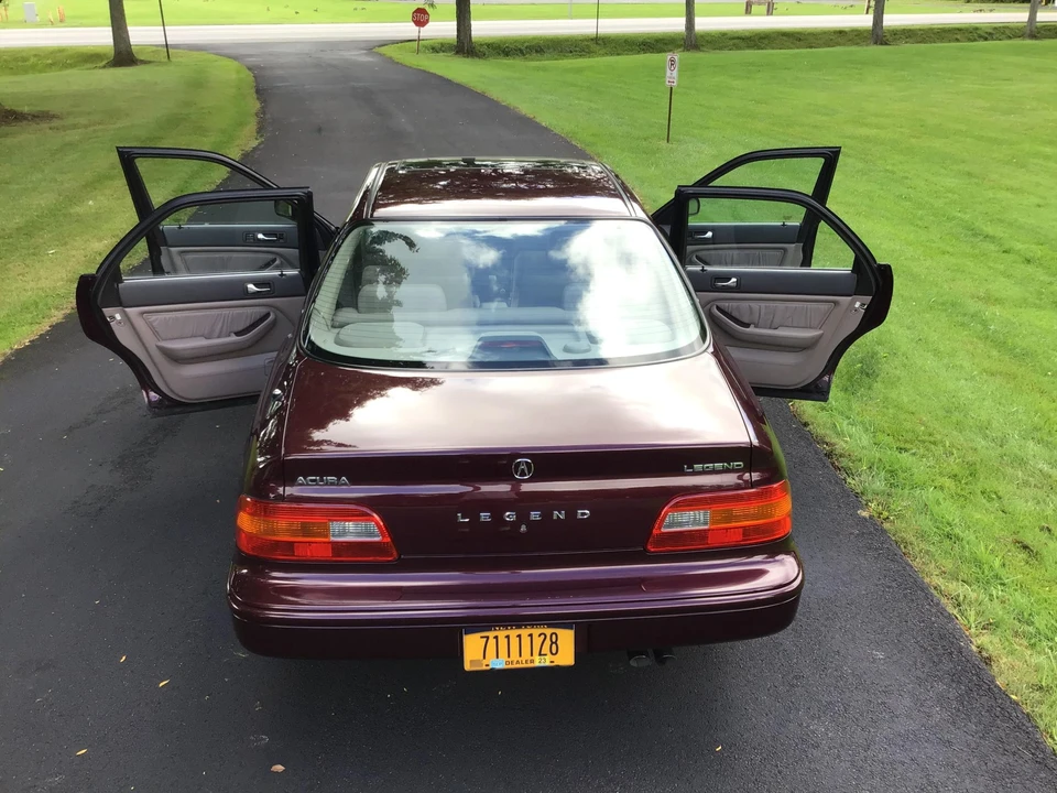 1995 Acura Legend 2nd Gen - Image 24 of 31