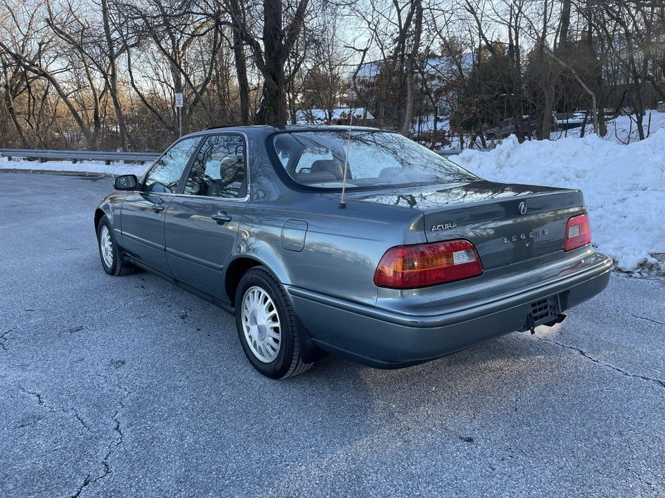 1995 Acura Legend 2nd Gen - Image 21 of 31