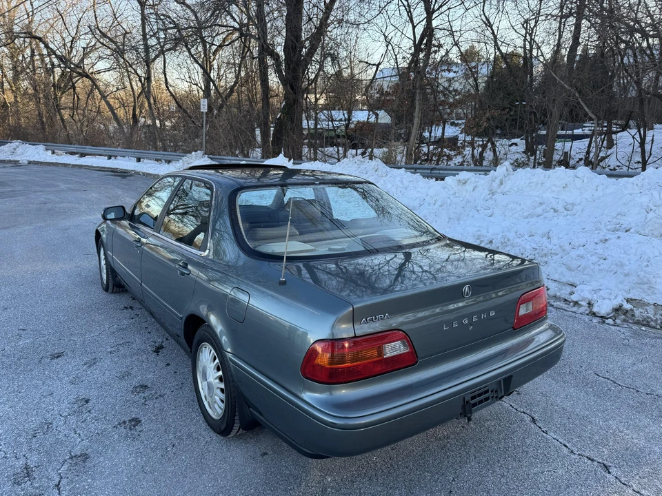 1995 Acura Legend 2nd Gen - Image 22 of 31
