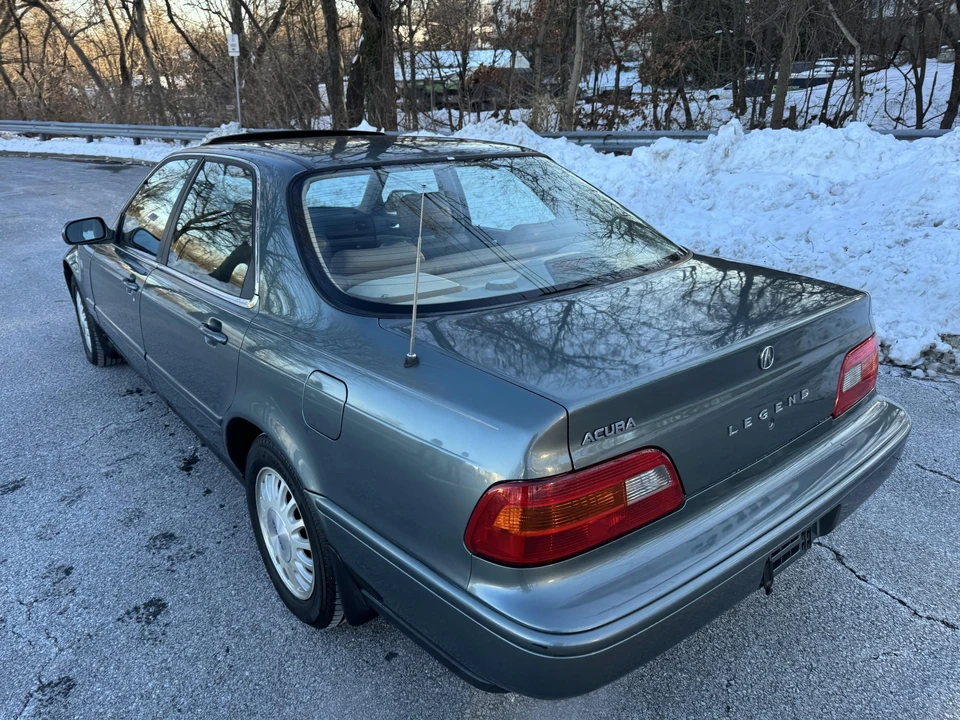 1995 Acura Legend 2nd Gen - Image 23 of 31