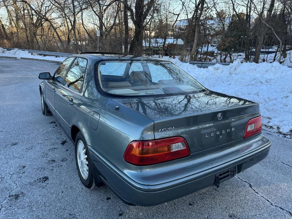 1995 Acura Legend 2nd Gen - Image 25 of 31