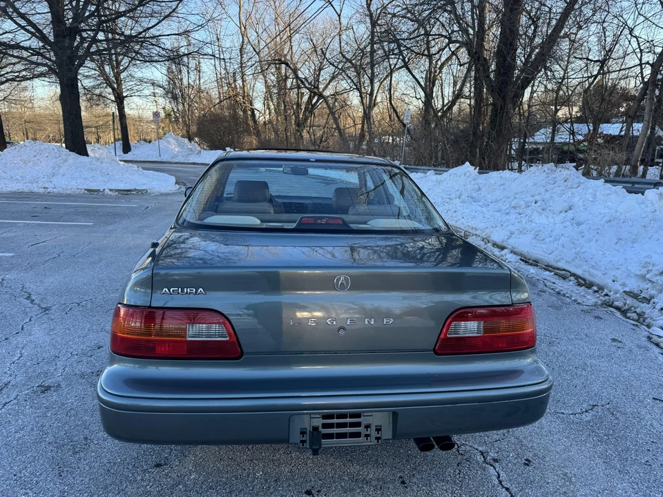 1995 Acura Legend 2nd Gen - Image 29 of 31
