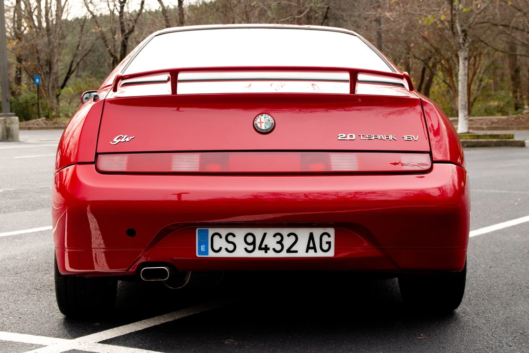 1995 Alfa Romeo 916 GTV & Spider - Image 8 of 31
