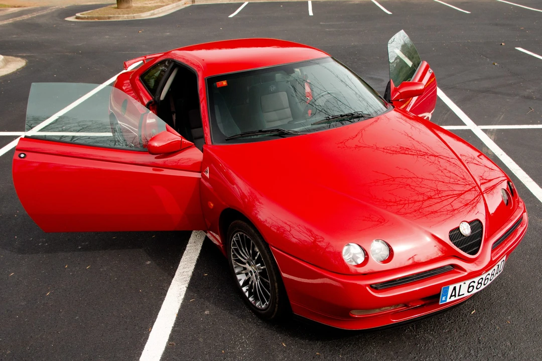 1995 Alfa Romeo 916 GTV & Spider - Image 13 of 31