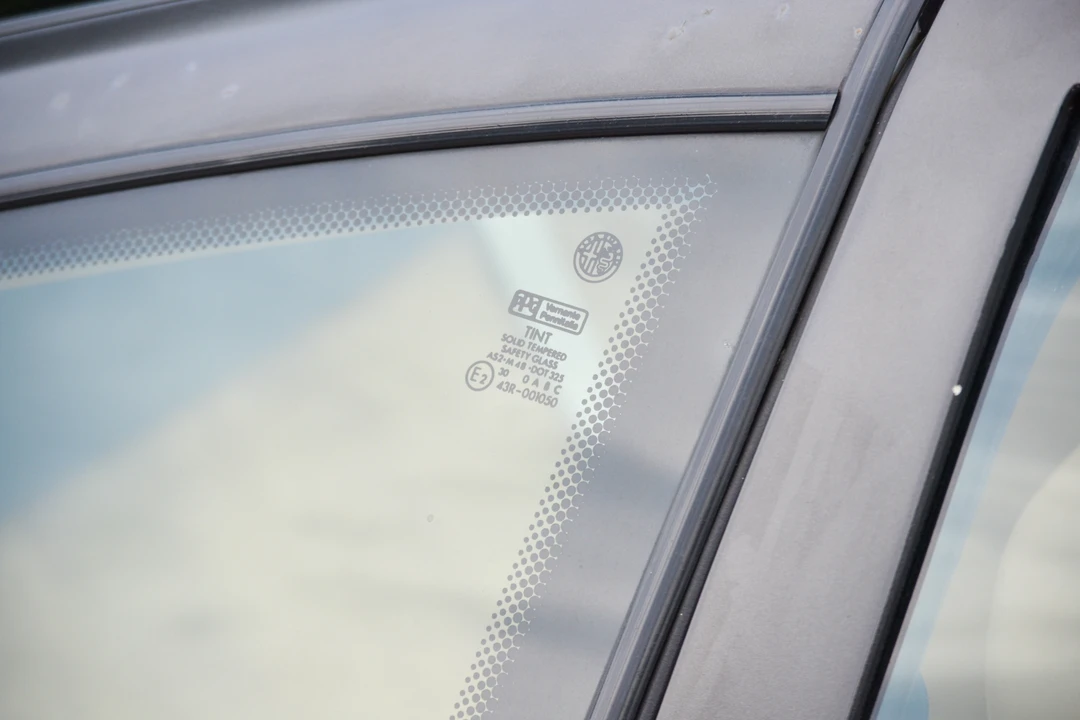 1995 Alfa Romeo SZ & RZ - Image 16 of 31