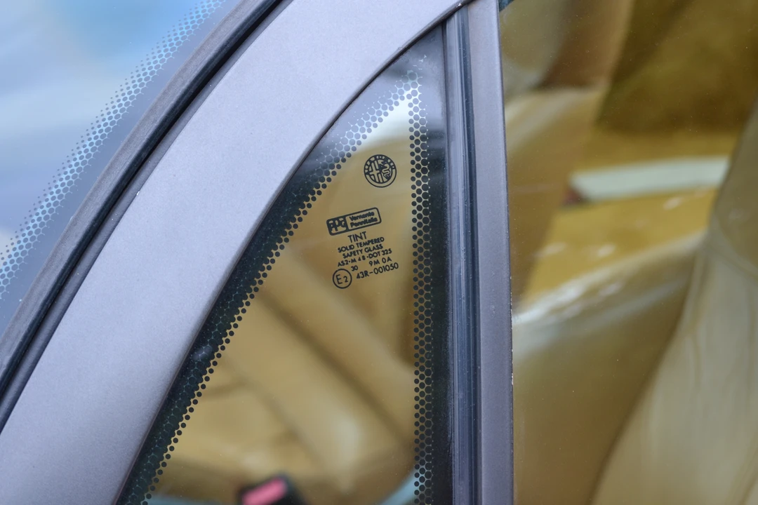 1995 Alfa Romeo SZ & RZ - Image 21 of 31