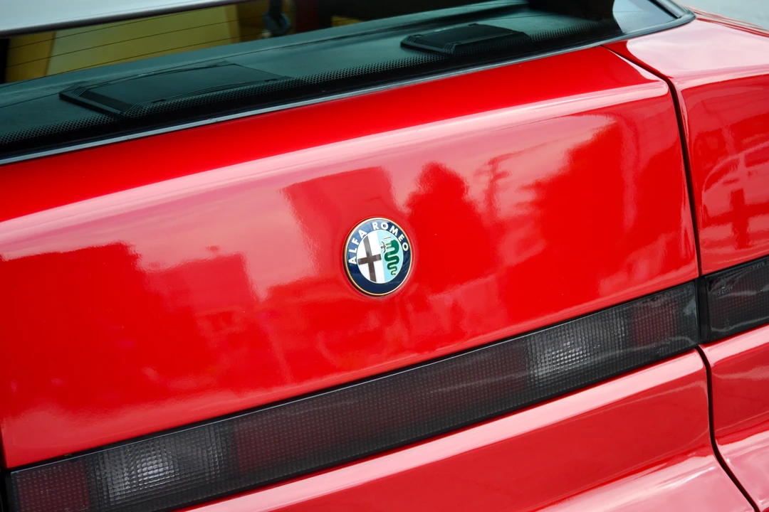 1995 Alfa Romeo SZ & RZ - Image 25 of 31