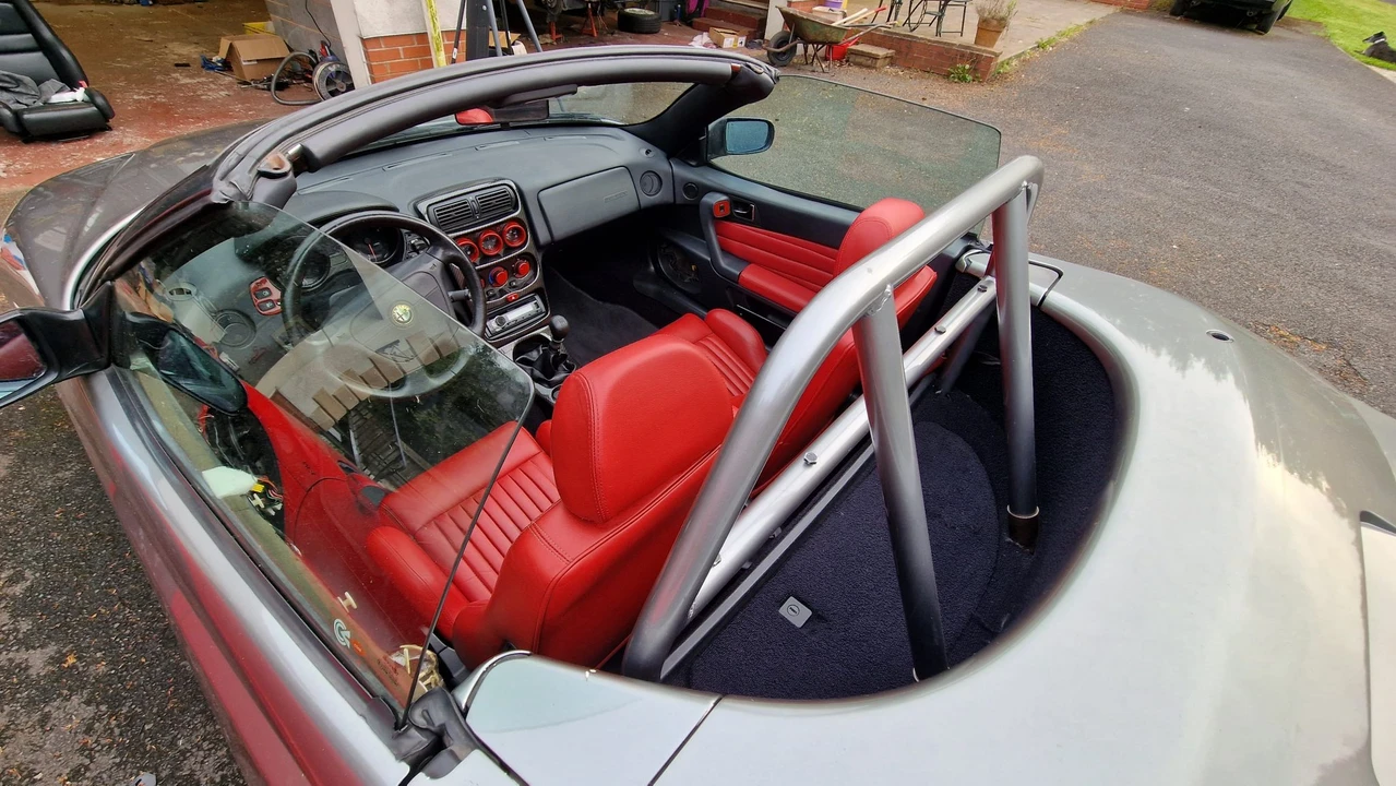 1995 Alfa Romeo 916 GTV & Spider - Image 29 of 31