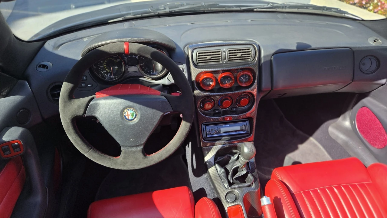 1995 Alfa Romeo 916 GTV & Spider - Image 28 of 31