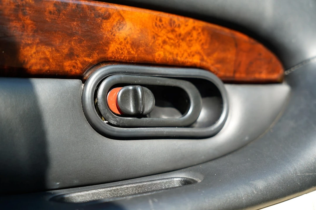 1995 Aston Martin DB7 - Image 28 of 30