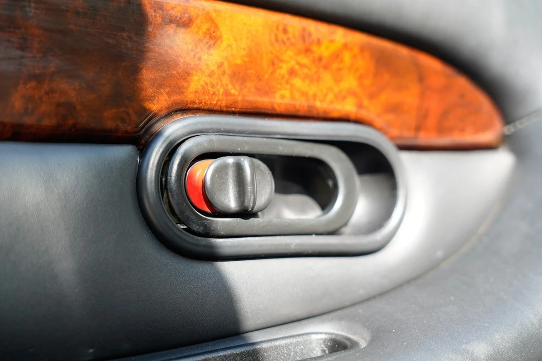 1995 Aston Martin DB7 - Image 25 of 30