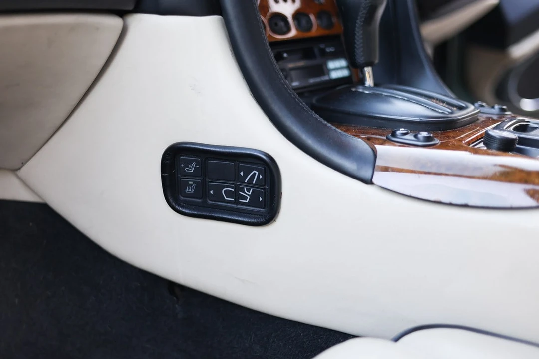 1995 Aston Martin DB7 - Image 29 of 30