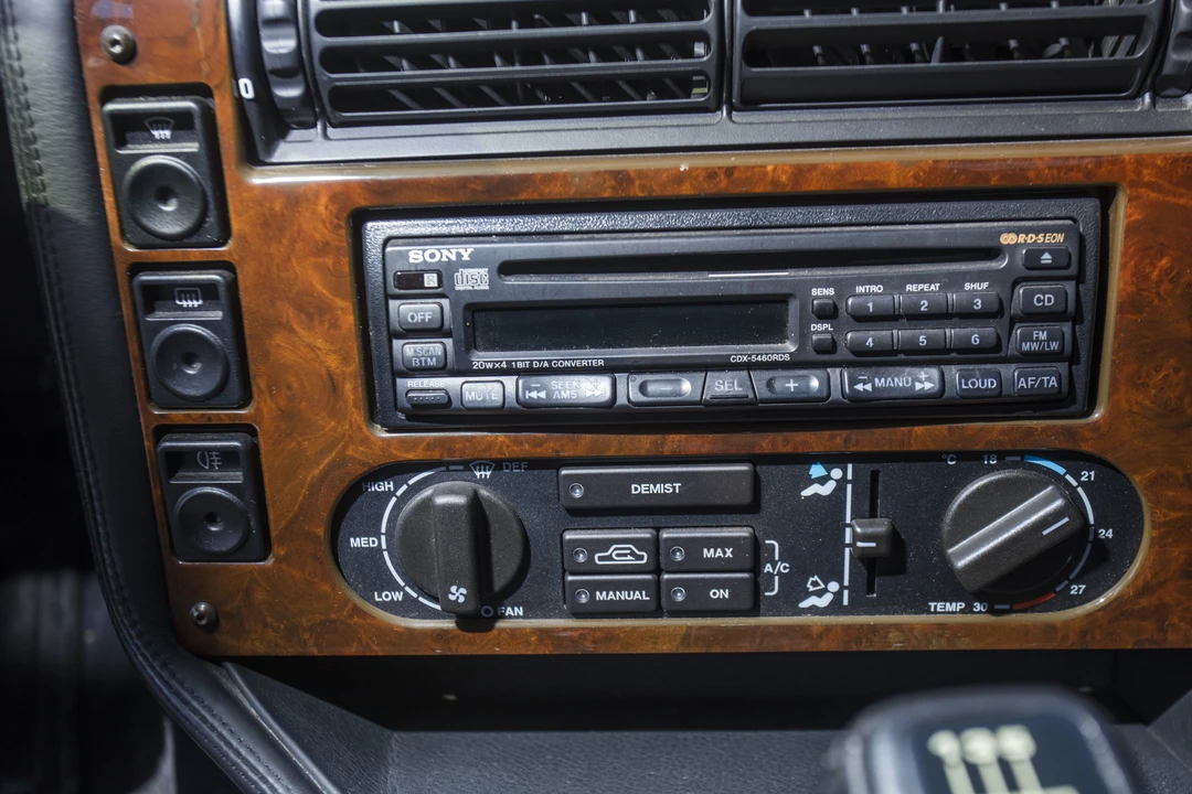 1995 Aston Martin Vantage (1993-2000) - Image 14 of 31