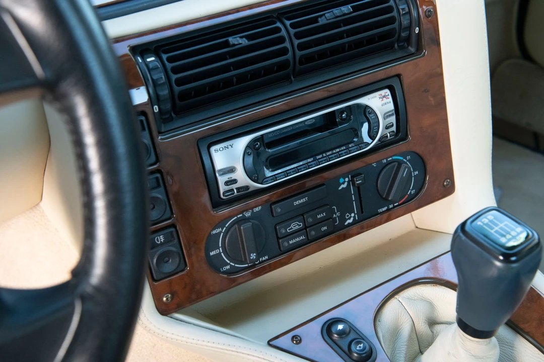 1995 Aston Martin Vantage (1993-2000) - Image 26 of 31