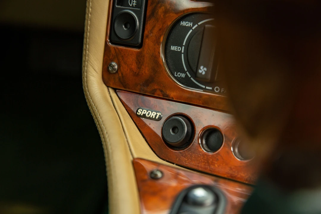 1995 Aston Martin Vantage (1993-2000) - Image 24 of 31