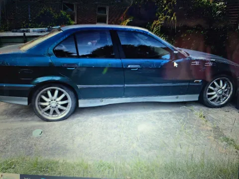1995 BMW 3 Series 318i Sedan 4D