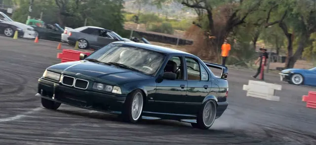 1995 BMW 318i Sedan