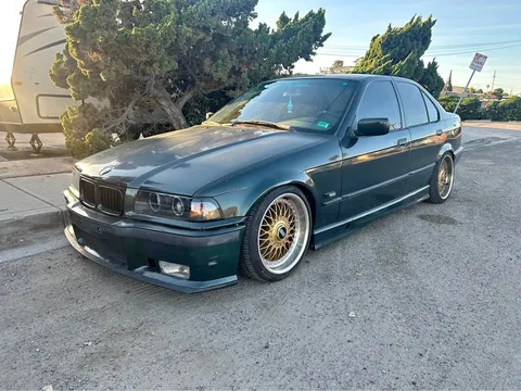1995 BMW 325i Sedan