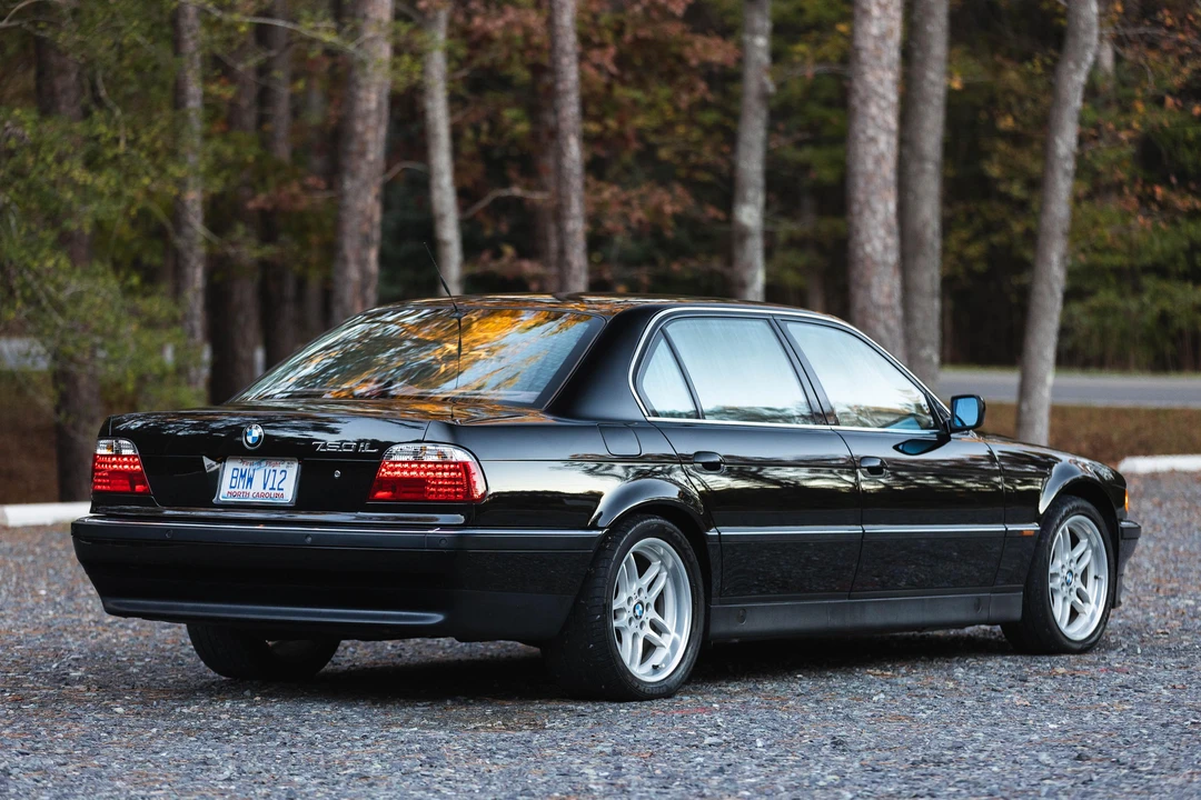 1995 BMW E38 750i & 750iL Sedan - Image 14 of 31