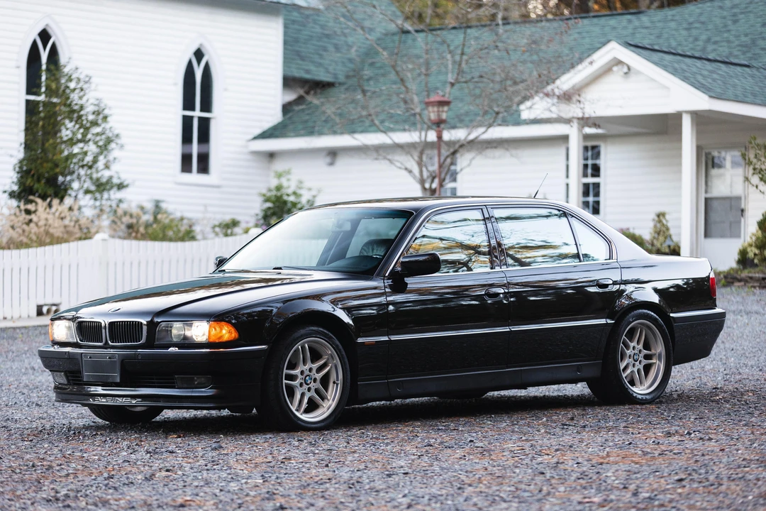 1995 BMW E38 750i & 750iL Sedan - Image 9 of 31