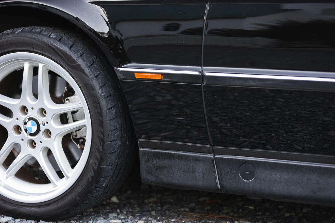 1995 BMW E38 750i & 750iL Sedan - Image 30 of 31